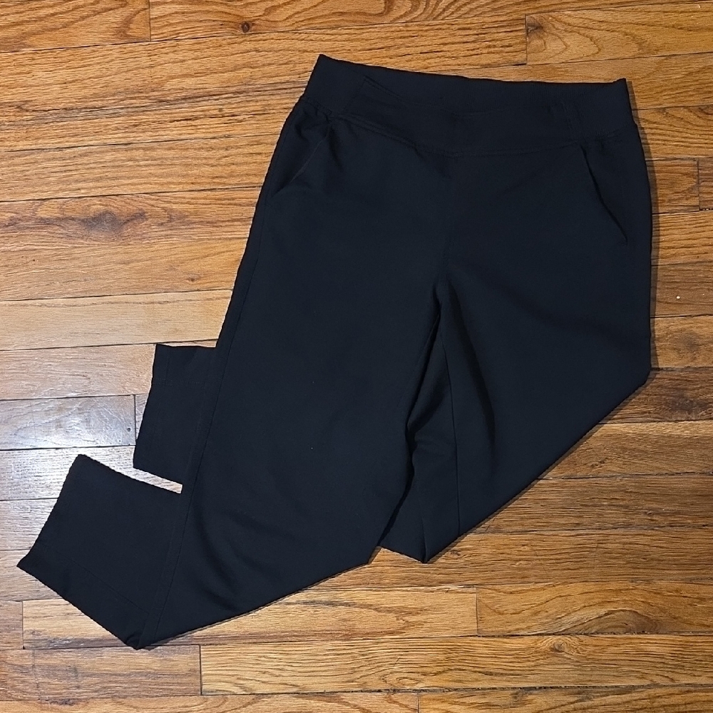 Sleek Black Ankle Cropped Pants